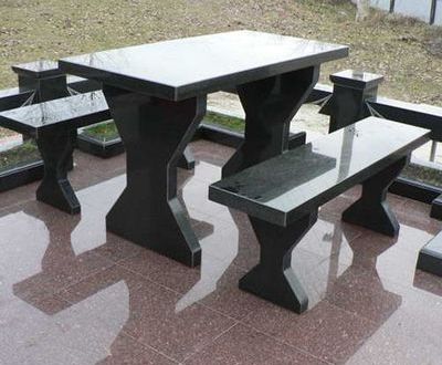 Комплект из гранита - стол и скамейка на могилу