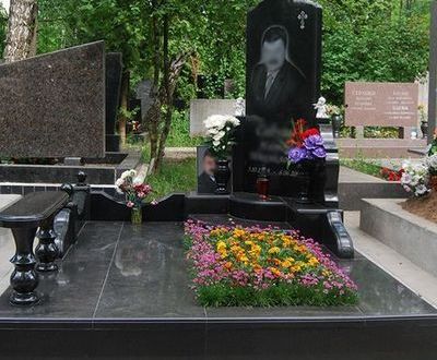 Изготовление красивых памятников и надгробий в гранитной мастерской в СПб