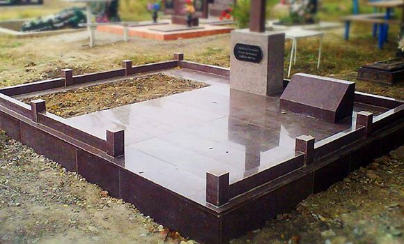 Как облагородить место на кладбище с помощью укладки различной плитки